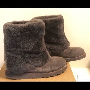 UGG Maylin Size 39 or 8 - Chocolate color